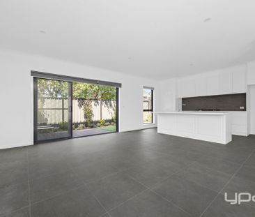 3/3 Kellerman Drive, Point Cook - Photo 2