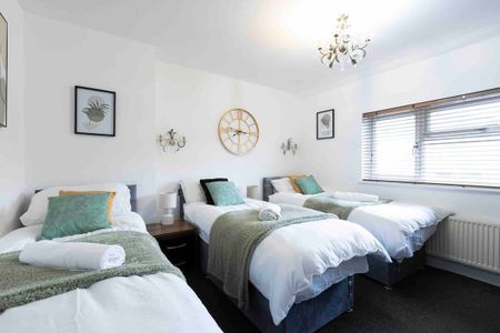 3 Bed Terraced House, Osmondthorpe Lane, LS9 - Photo 3