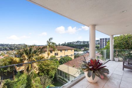 North Bondi two bedroom unit with two private outdoor balconies - Photo 5