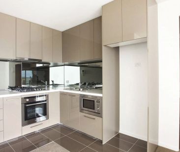 CITY-EDGE SOPHISTICATION 1-BEDROOM, 1 BATHROOM - Photo 5