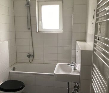 **Sehr schöne und bezugsfertige 2-Zimmerwohnung am Crönpark** - Photo 1
