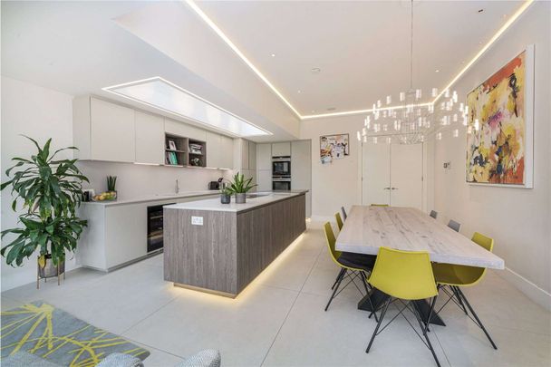 Timeless period house, brilliantly re-imagined, designed and finished. - Photo 1