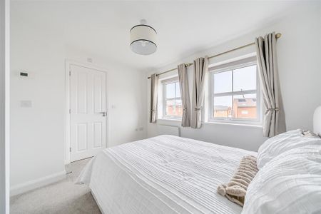 3 bedroom semi-detached house to rent - Photo 5