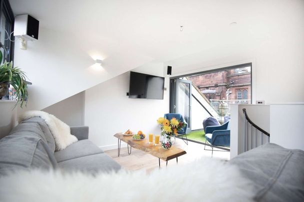 Five storey, Three Bedroom, Modern Townhouse in the heart of Manchester City Centre with a Roof Terrace - Photo 1