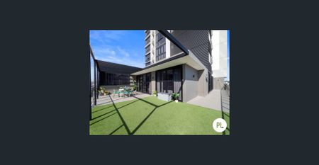 Three Bedroom Apartment with Huge Terrace - One of a Kind - Photo 3