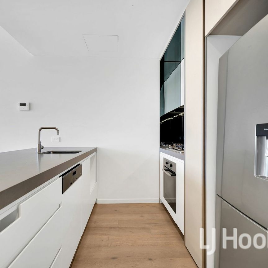 An Exclusive Boutique Apartment Filled with Natural Light and Space - Photo 1