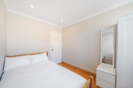 4 bedroom apartment to rent - Photo 3