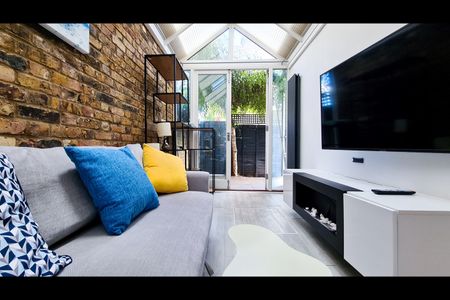1 Bed Flat, Fulham Road, SW6 - Photo 2
