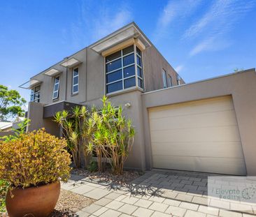 LOW MAINTENANCE TOWNHOUSE - CITY FRINGE LOCATION - Photo 1