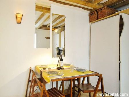 Logement à Paris, Location meublée - Photo 2