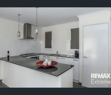 MODERN HOME WITH ALL THE EXTRAS! - Photo 4