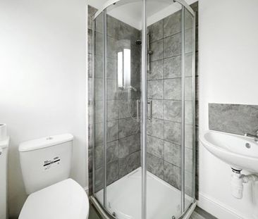 Ground Floor Back Right Room (2), 32 Valentia Road, Oxford OX3 7PL - Photo 3