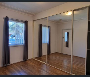 HOUSE & TEENAGE RETREAT - Photo 3