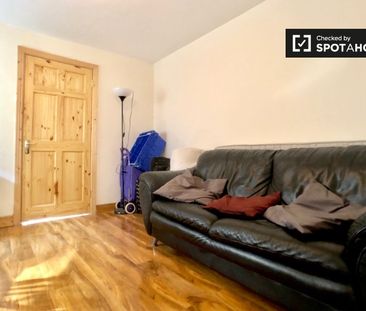 Large room in shared apartment in Stoneybatter, Dublin - Photo 1