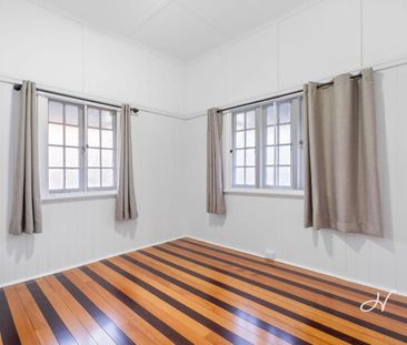 CHARMING & VERSATILE 2-BEDROOM HOME IN ONE MILE - Photo 3