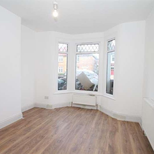 Felixstowe Road, London, N9 - Photo 1