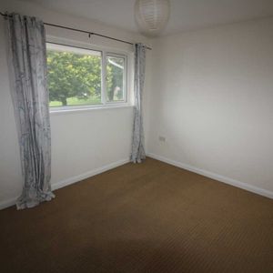 2 bed Flat - Photo 3