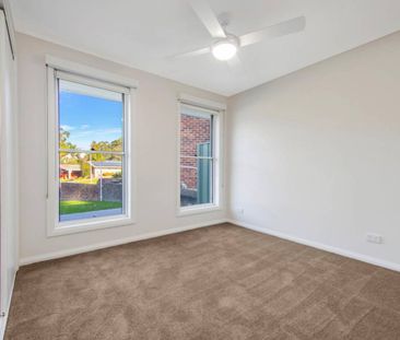 Spacious 3-Bedroom Duplex in Sunshine Bay - Photo 4