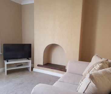 2 bedroom terraced house to rent - Photo 4