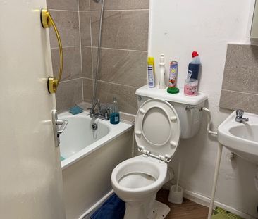 Room in a Shared House, Pear Court, SE15 - Photo 6