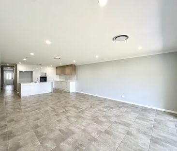 Contemporary Family Haven with Premium Finishes in Gilead - Photo 2