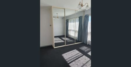 3 Bedrooms - Secure, adjacent Major Shopping Centre and lots more to offer. - Photo 2