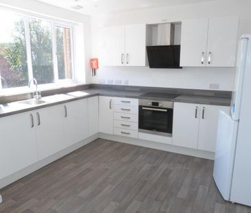 1 bedroom in a flat share to rent - Photo 4