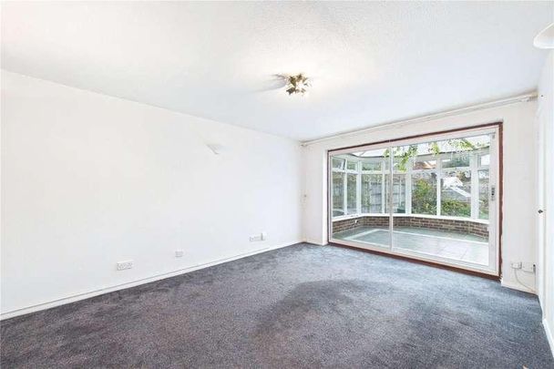 Hawkesbury Drive, Calcot, Reading, Berkshire, RG31 - Photo 1