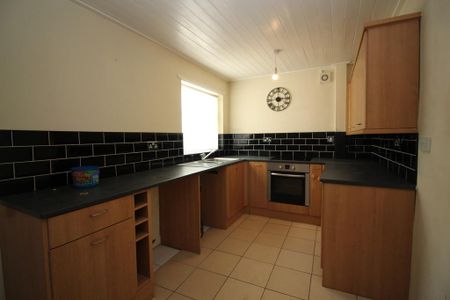3 bedroom terraced house to rent - Photo 2