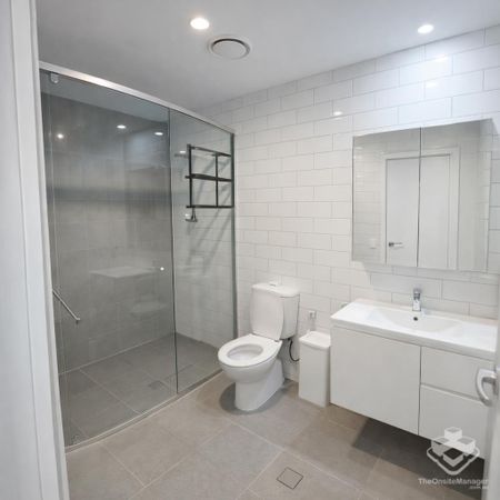 Beautiful Furnished Apartment in Great Location! Available Now! - Photo 4