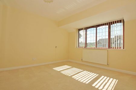 4 bedroom Four Bedroom Detached House to rent - Photo 4