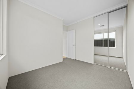 Spacious Coastal Living Designed for the Modern Family - Photo 4