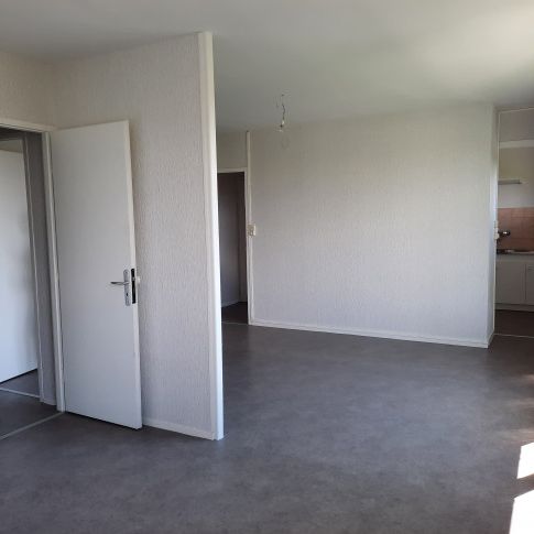 Location Appartement 4 pièces 67 m² La Châtre - Photo 1