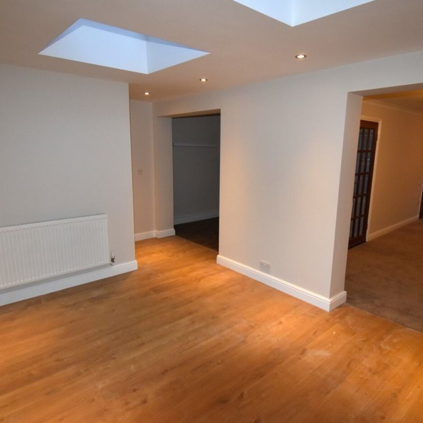 3 bedroom House - LODGEFIELD, WELWYN GARDEN CITY - Photo 1