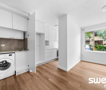 Renovated Full-Brick Unit in Prime Location - Photo 5