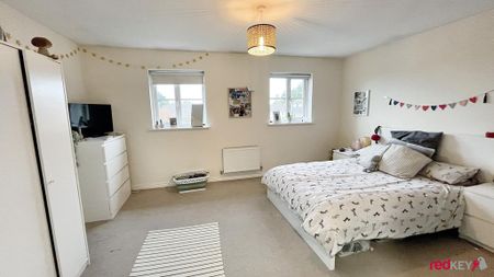 4 bedroom semi-detached house to rent - Photo 4