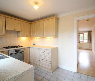 2 bedroom terraced house to rent - Photo 4
