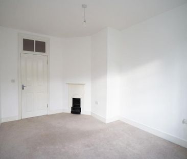 2 bedroom maisonette to rent - Photo 2