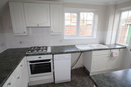3 bedroom semi-detached house to rent - Photo 5