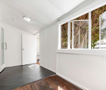 Charming Refurbished Inner-City Home - Photo 6