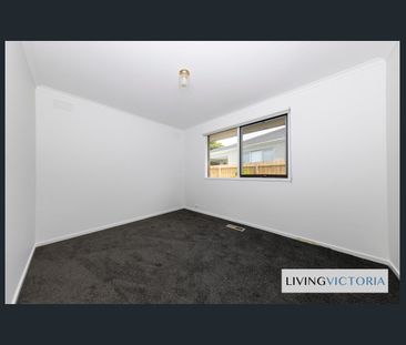 Spacious Family Home in Prime Location – First Time for Rent - Photo 3