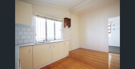 Charming Greenslopes Cottage — Cute, Cozy & Convenient - Photo 5