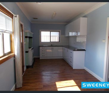 Neat 2 bedroom home - Photo 2