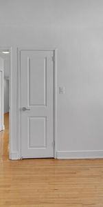 389-401 Yonge Street Apartments - Photo 3