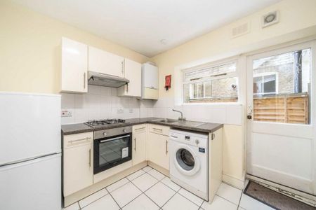 3 bedroom flat to rent - Photo 3