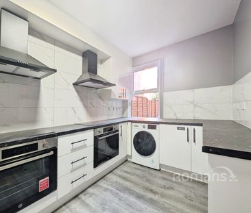 property to rent - Photo 4