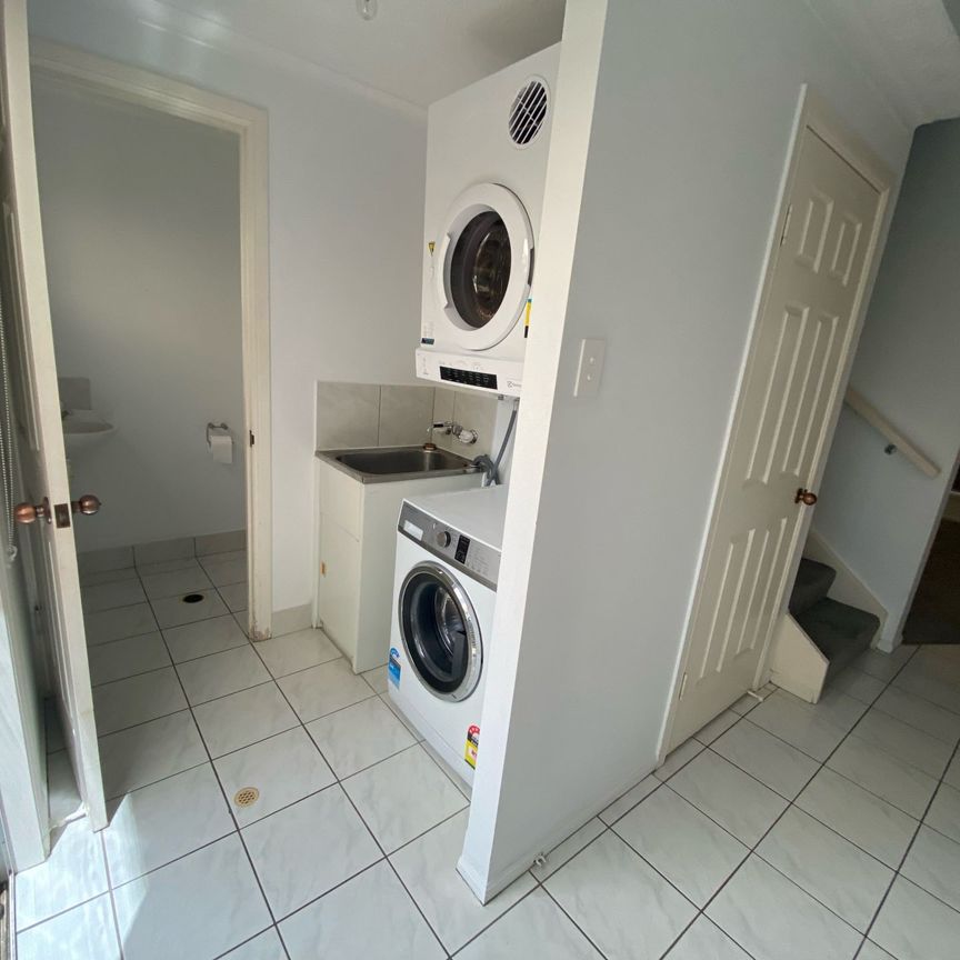 11/50 Kern Brothers, Kirwan - Photo 1