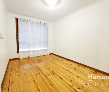 Stylish Single Level Living! - Photo 5