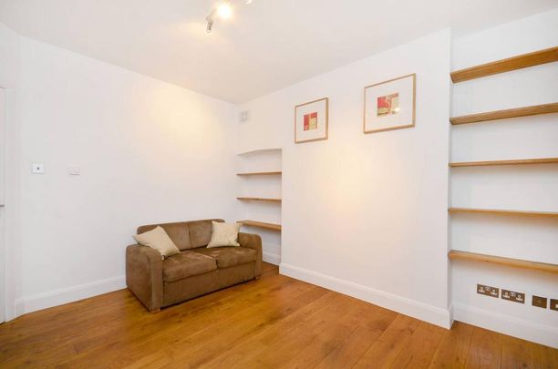 Studio to rent - Photo 1