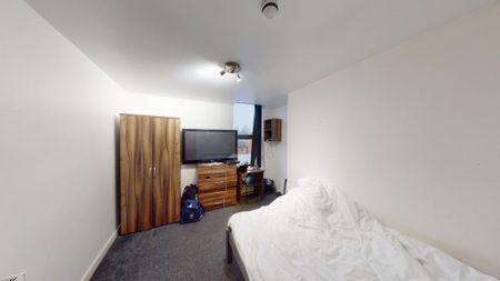 4 bedroom flat to rent - Photo 2